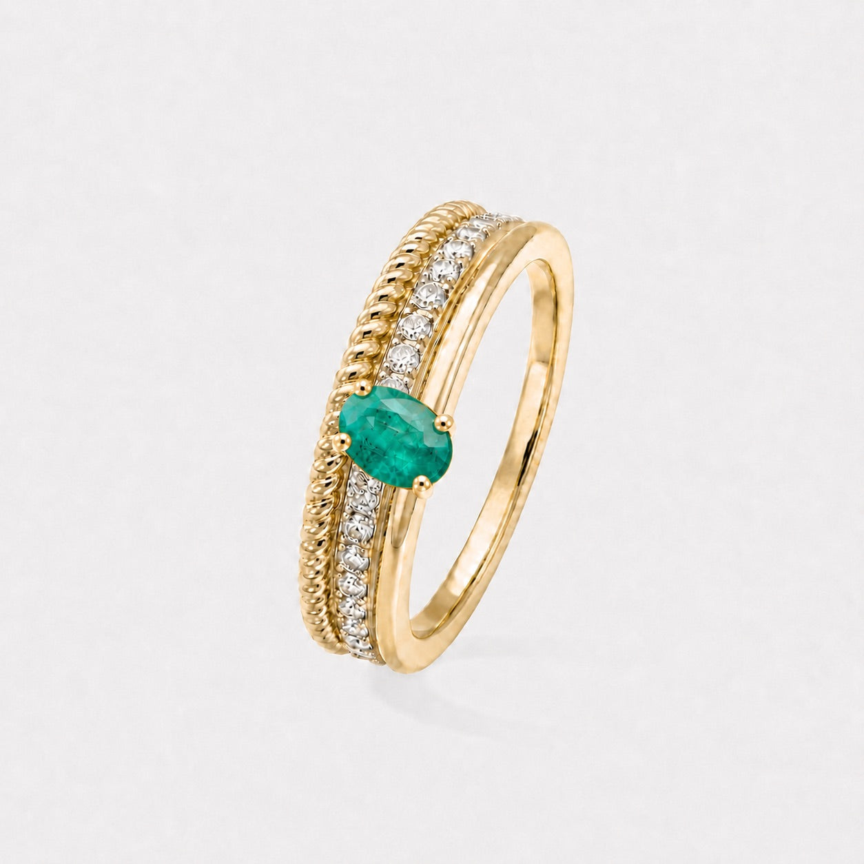 Bague multi-anneaux 3 rangs émeraude.