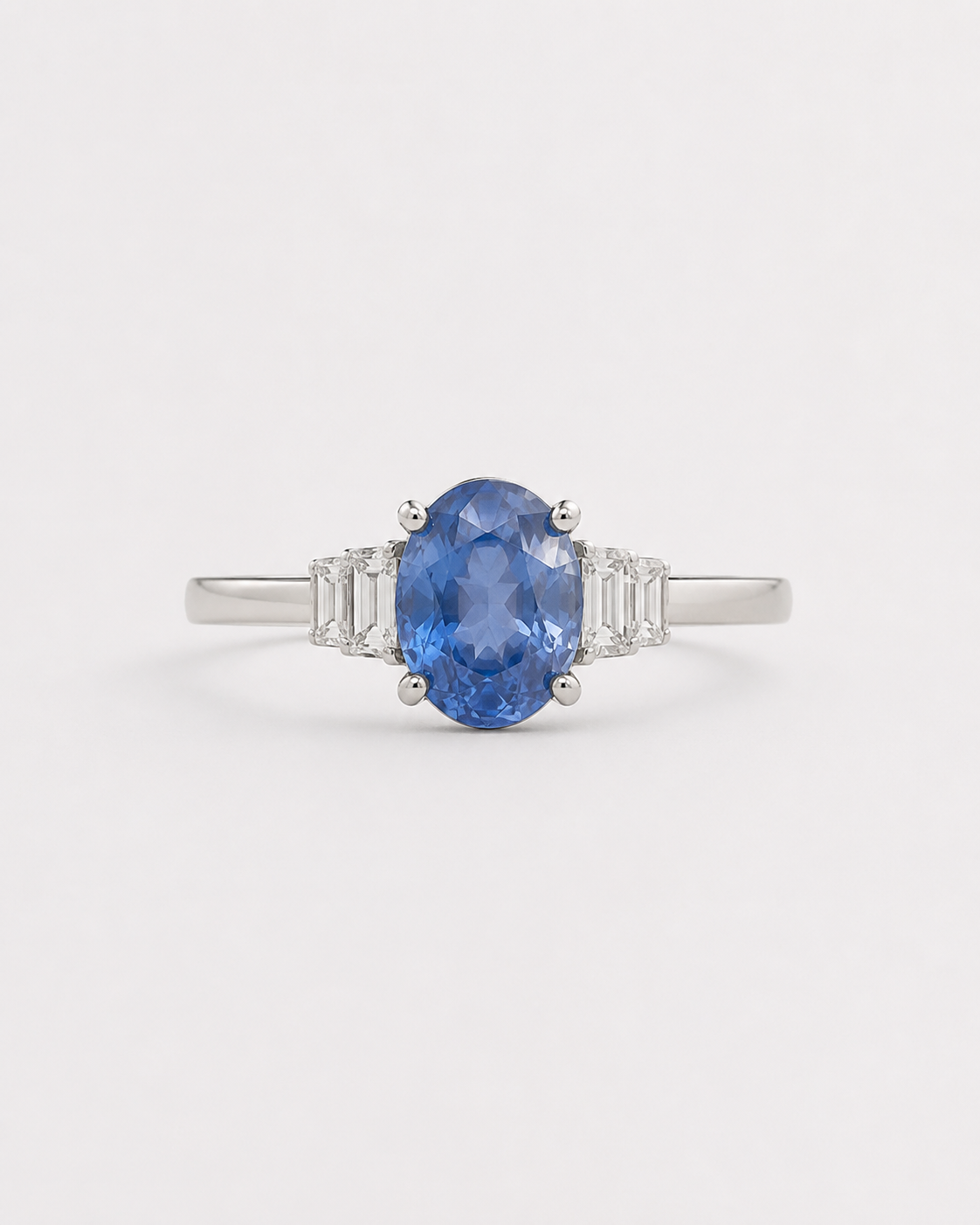 Bague en platine, saphir 5 carats et diamants baguettes.