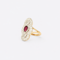 Bague style "Art Deco" en or jaune, platine, diamants et centre rubis
