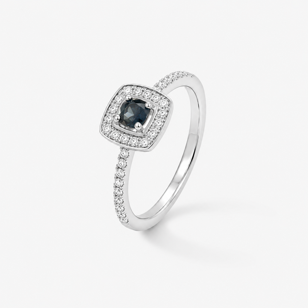 Bague diamants et centre saphir.