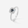 Bague diamants et centre saphir.
