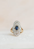 Bague marquise en or jaune, saphir et diamants
