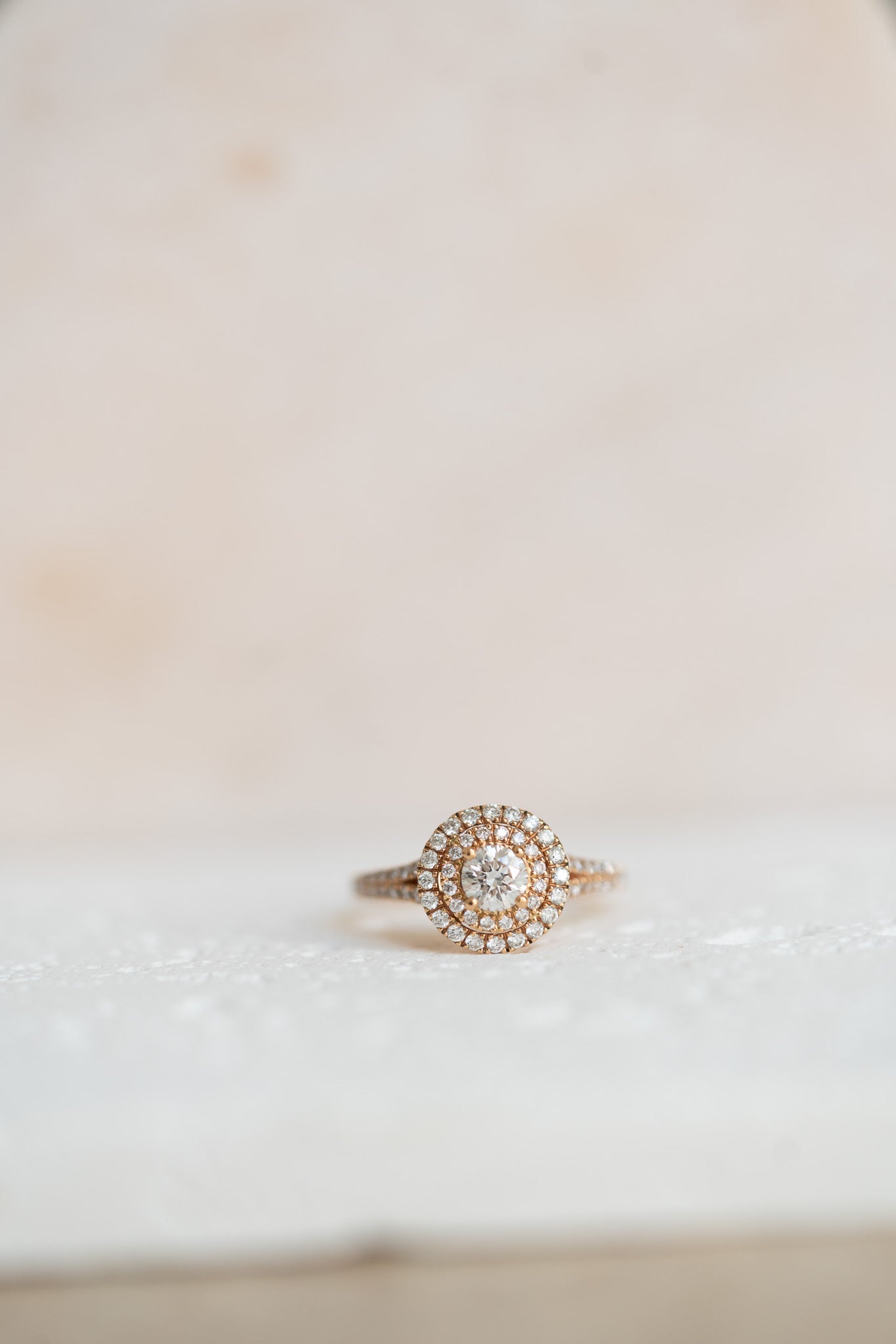 Bague double entourage en or rose et diamants – 1,34 carat