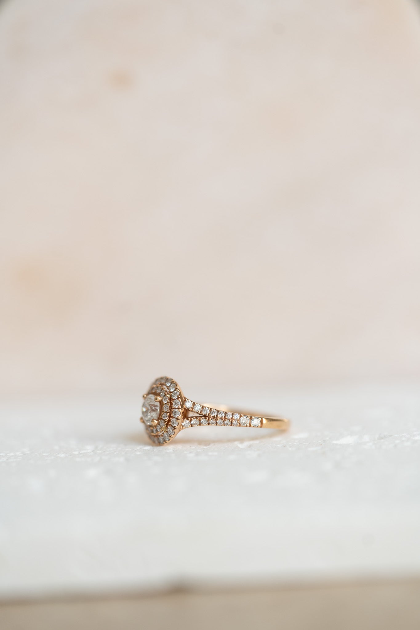 Bague double entourage en or rose et diamants – 1,34 carat