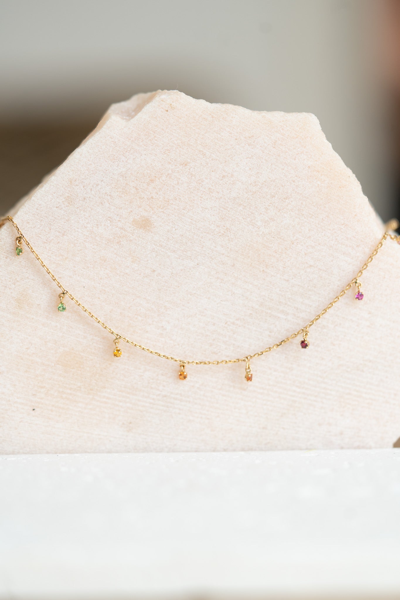 Collier Rainbow en or jaune et pierres multicolores