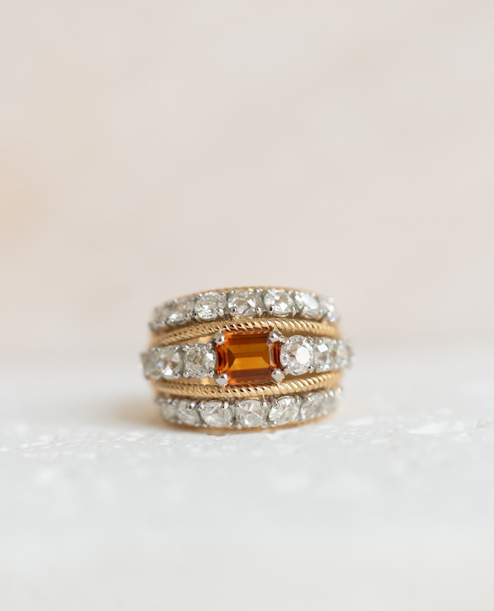 Bague manchette en or jaune, citrine et diamants – 3,25 carats