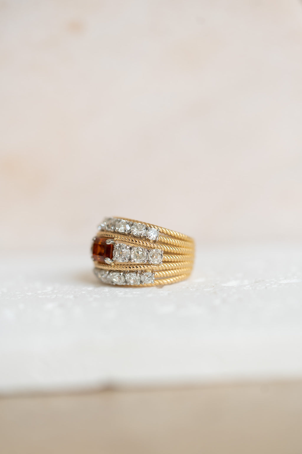 Bague manchette en or jaune, citrine et diamants – 3,25 carats