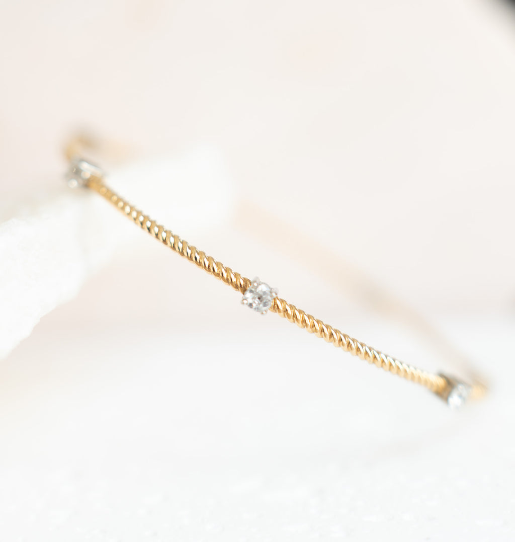 Bracelet jonc torsadé en or jaune et diamants – 1,17 carat
