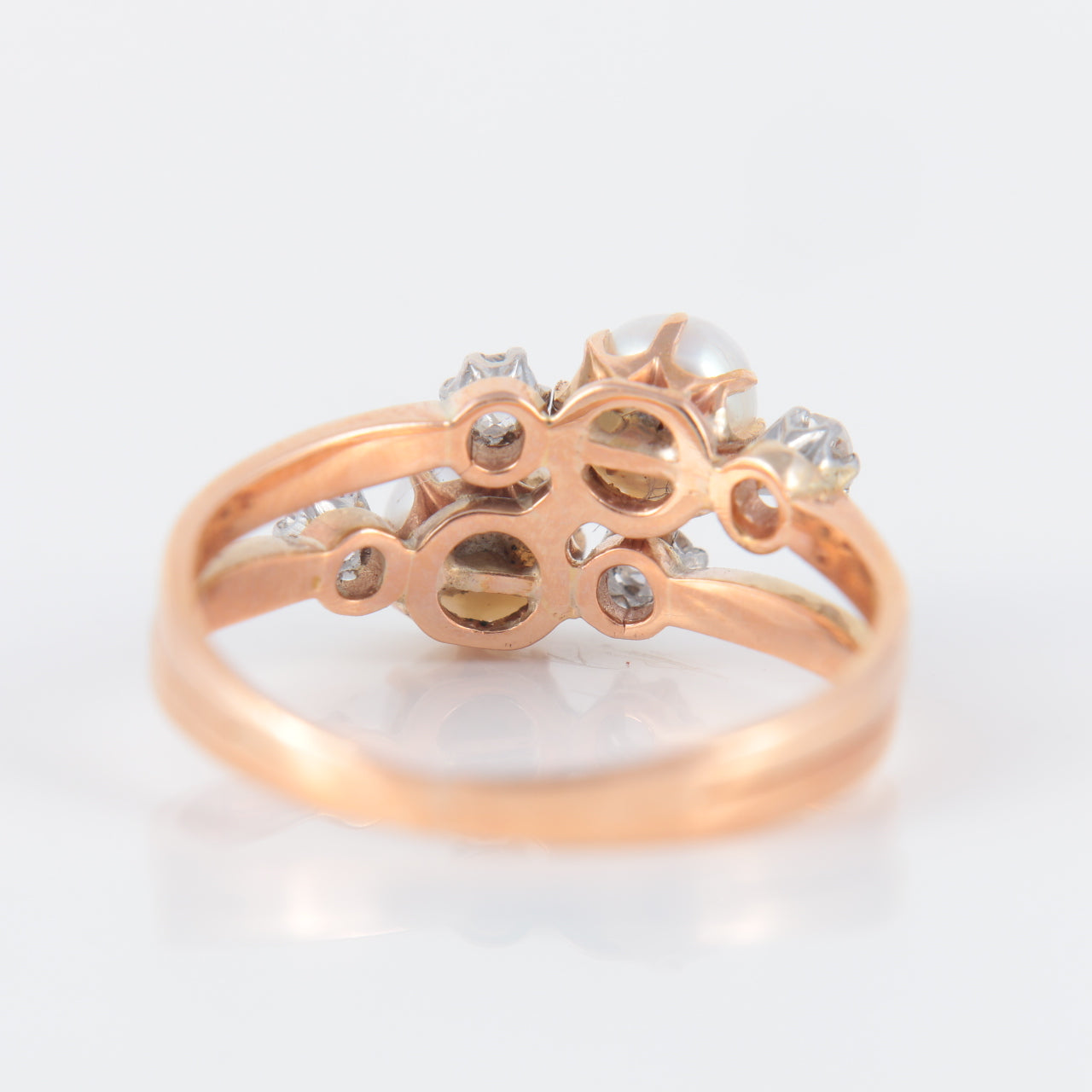 Double bague ancienne en or rose perles et diamants.