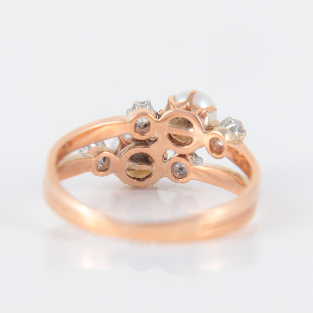 Double bague ancienne en or rose perles et diamants.