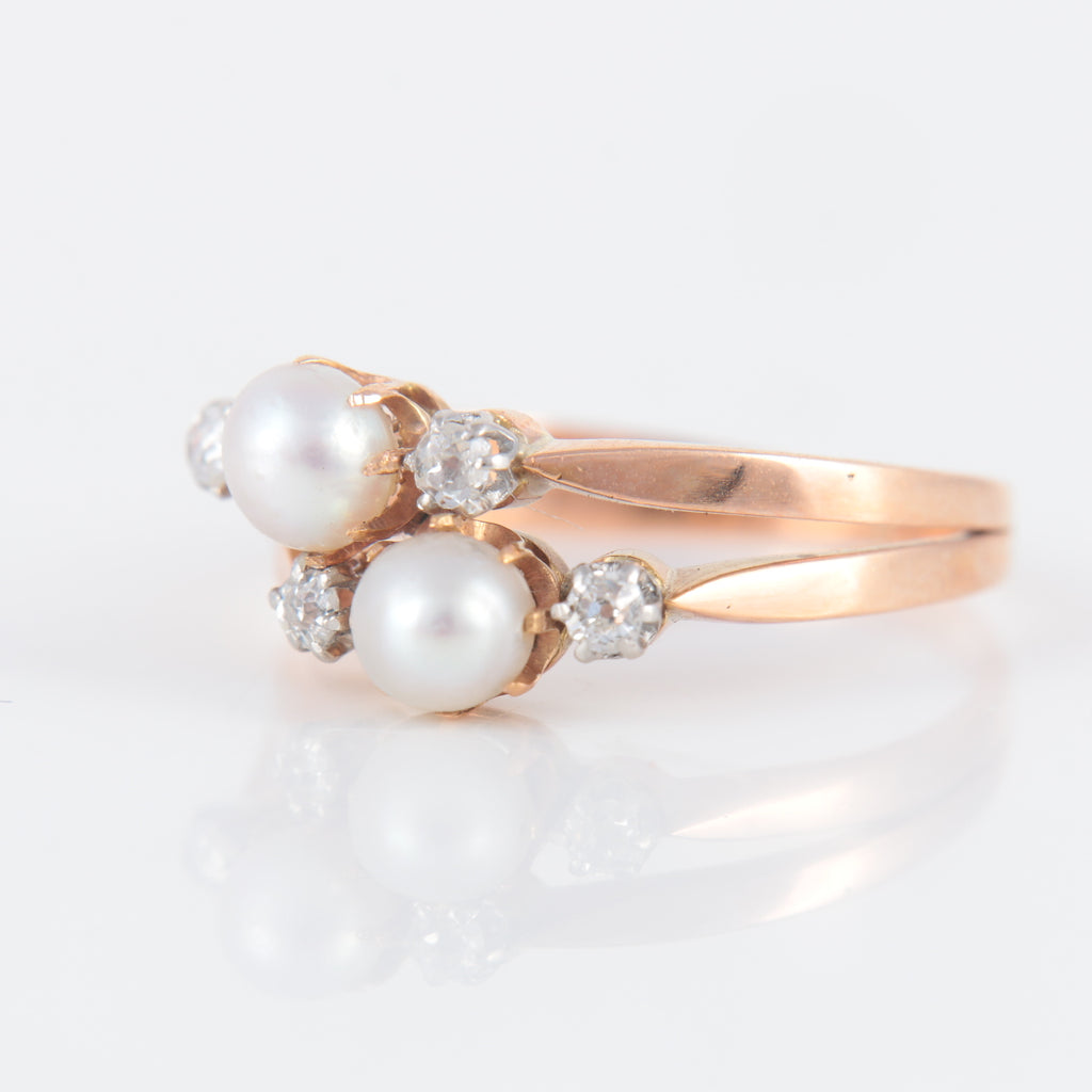 Double bague ancienne en or rose perles et diamants.