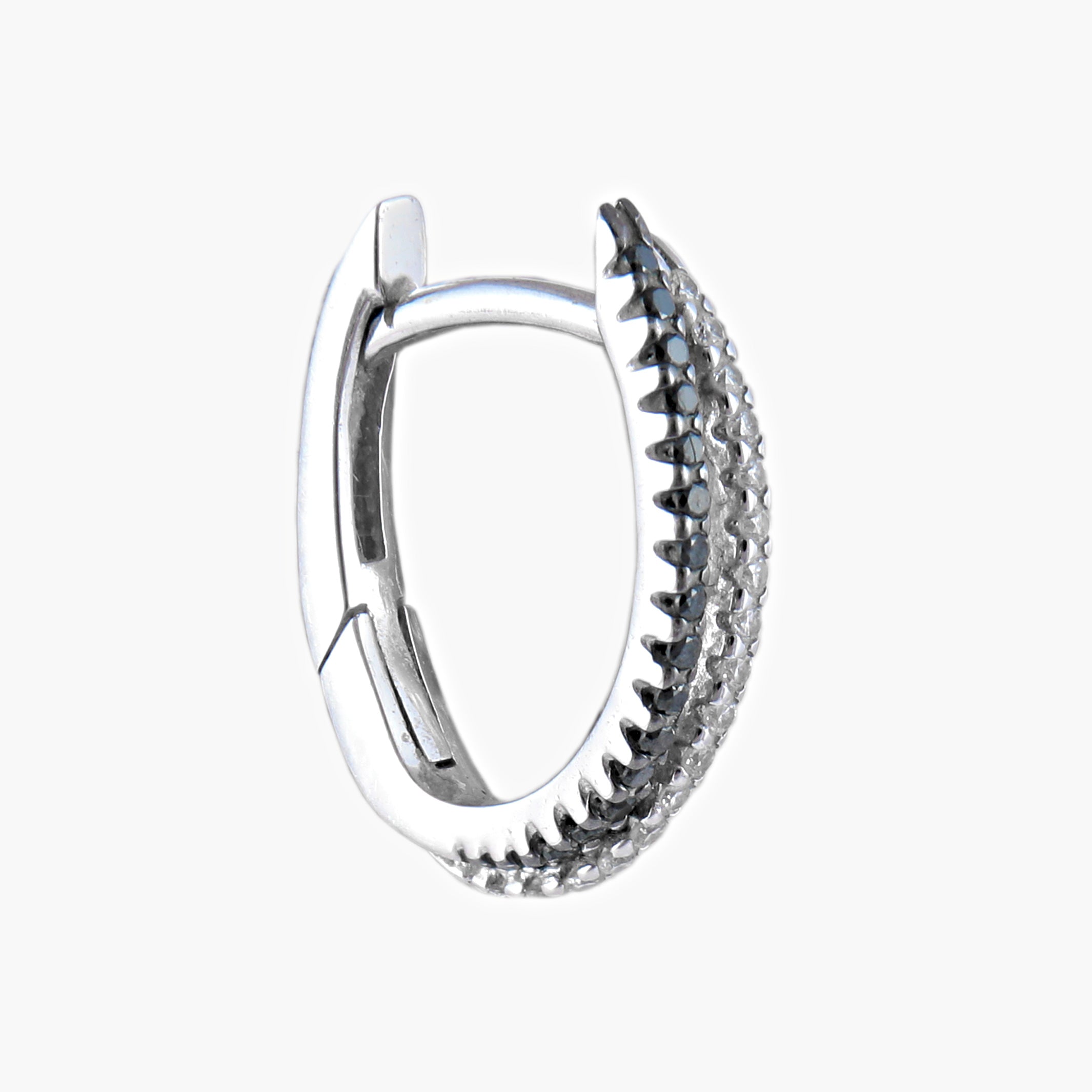 Créoles en or blanc avec diamants blancs et noirs
