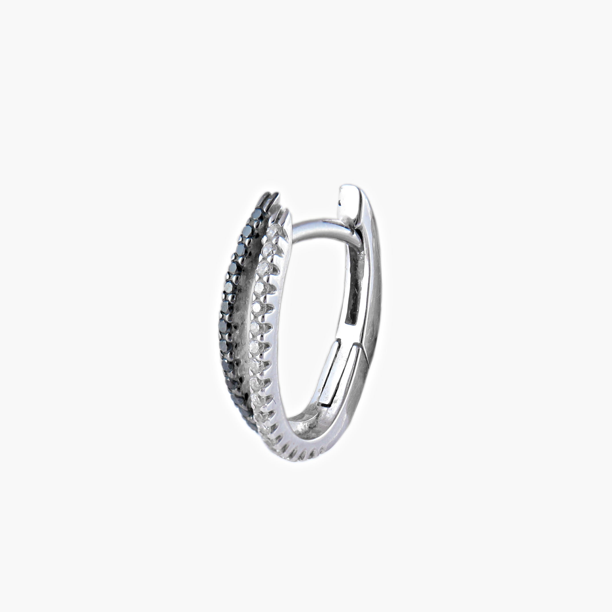 Créoles en or blanc avec diamants blancs et noirs