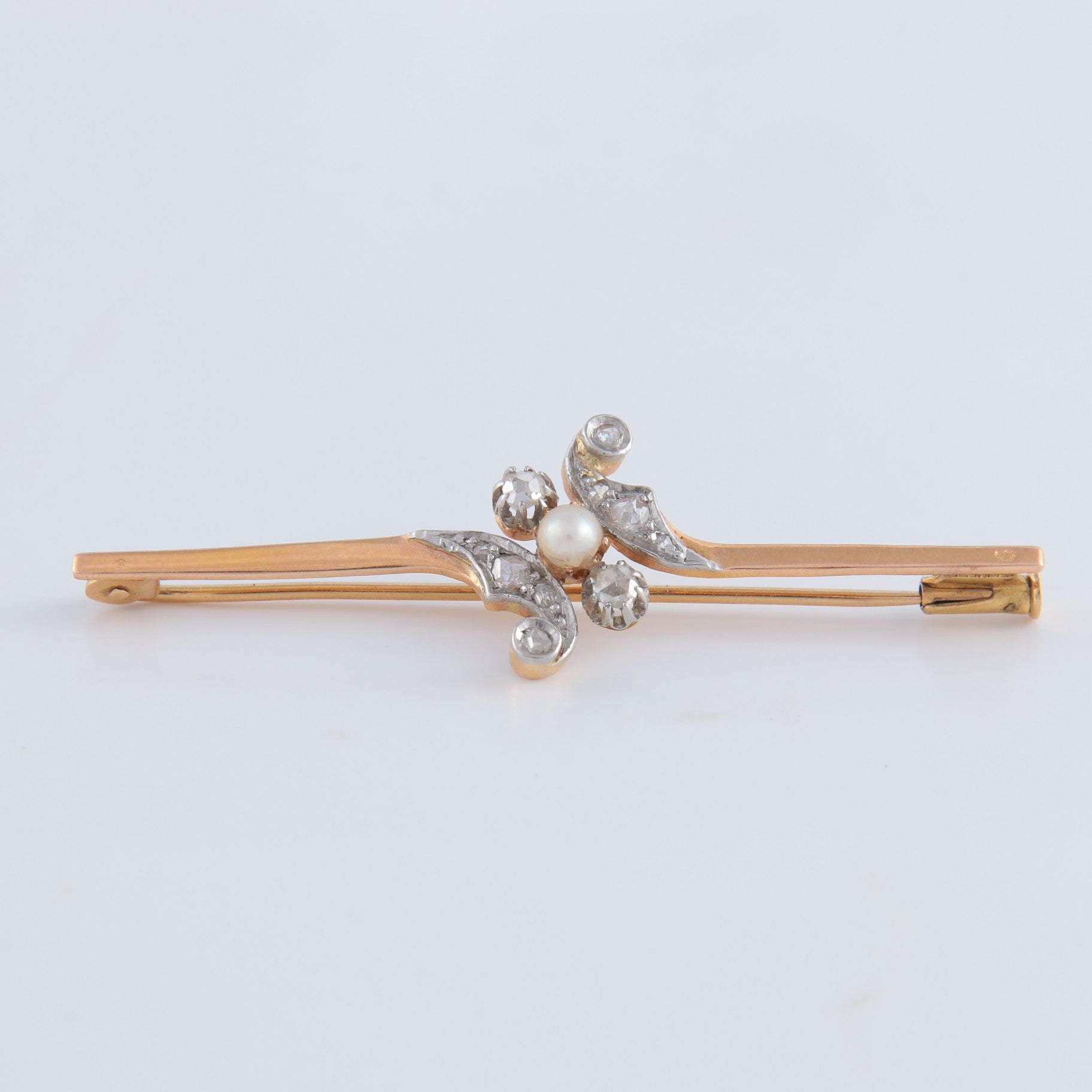 Broche or jaune, diamants et perle