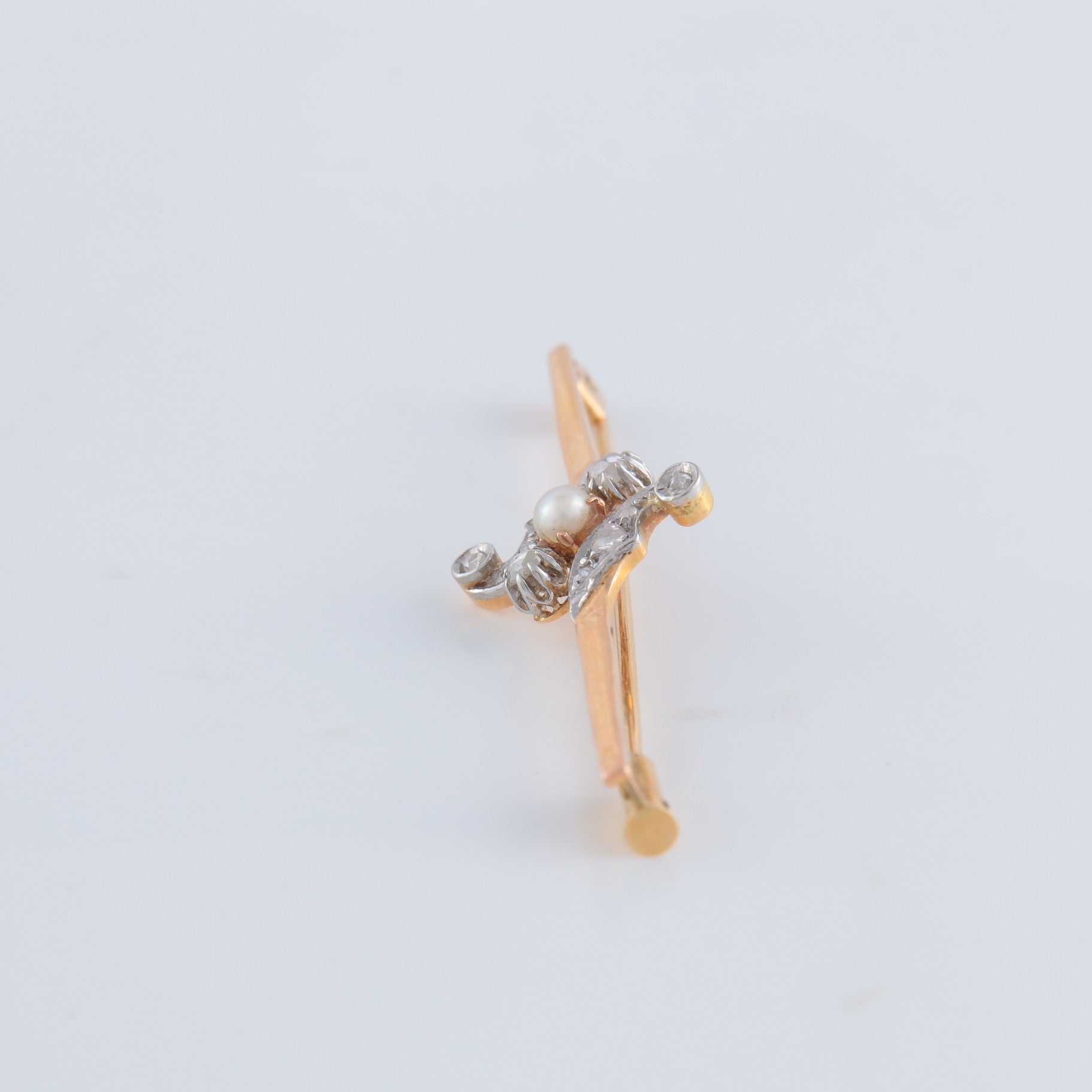 Broche or jaune, diamants et perle