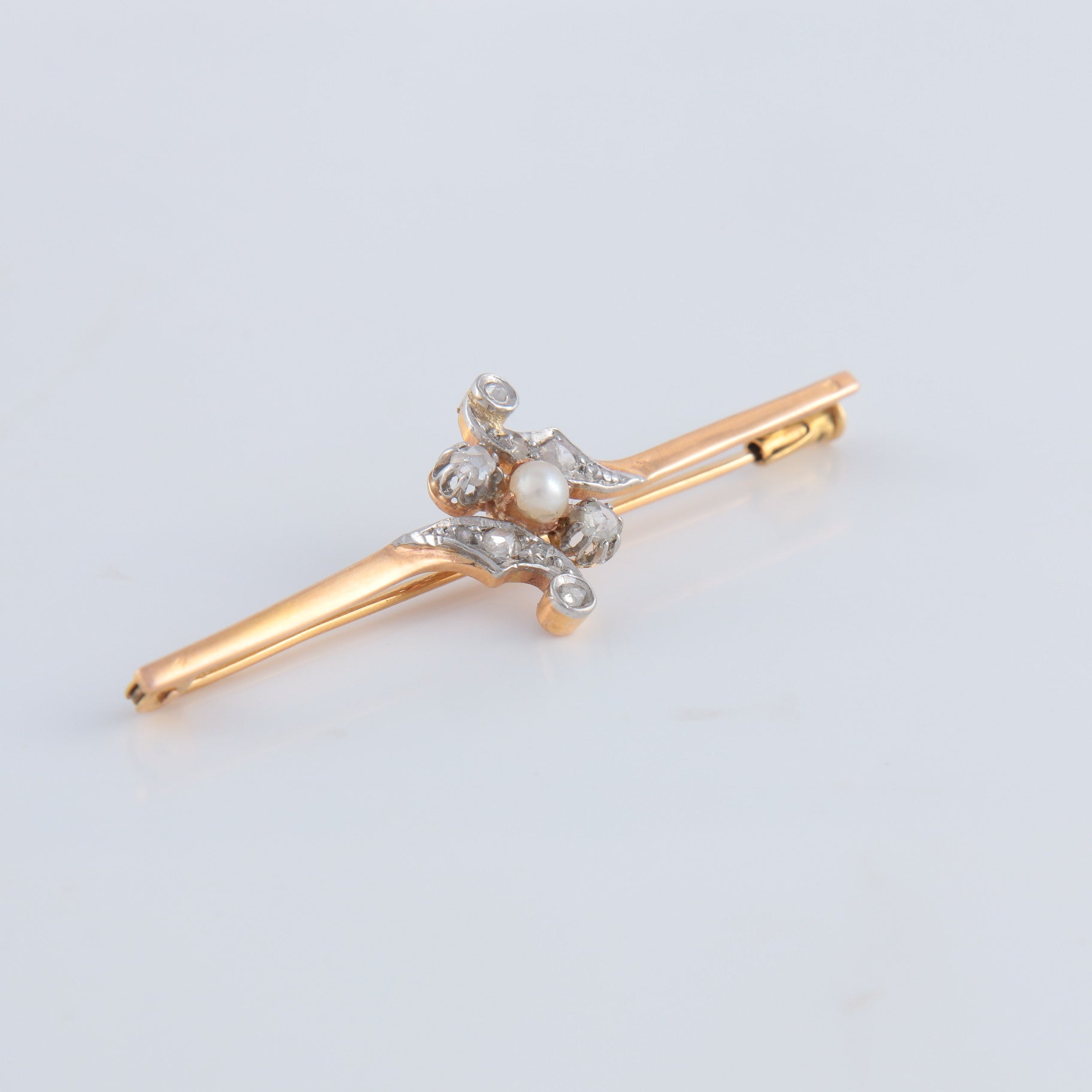 Broche or jaune, diamants et perle