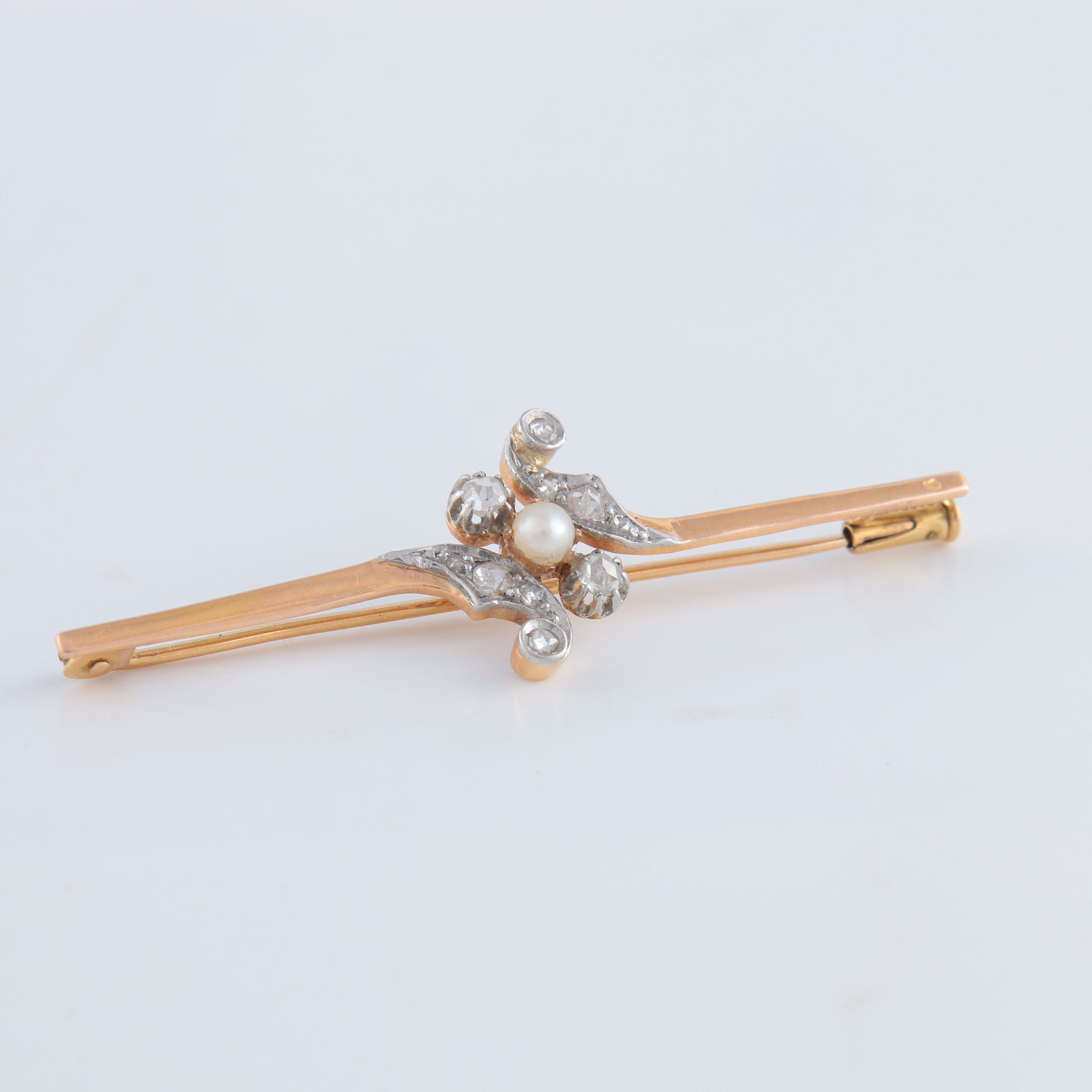 Broche or jaune, diamants et perle