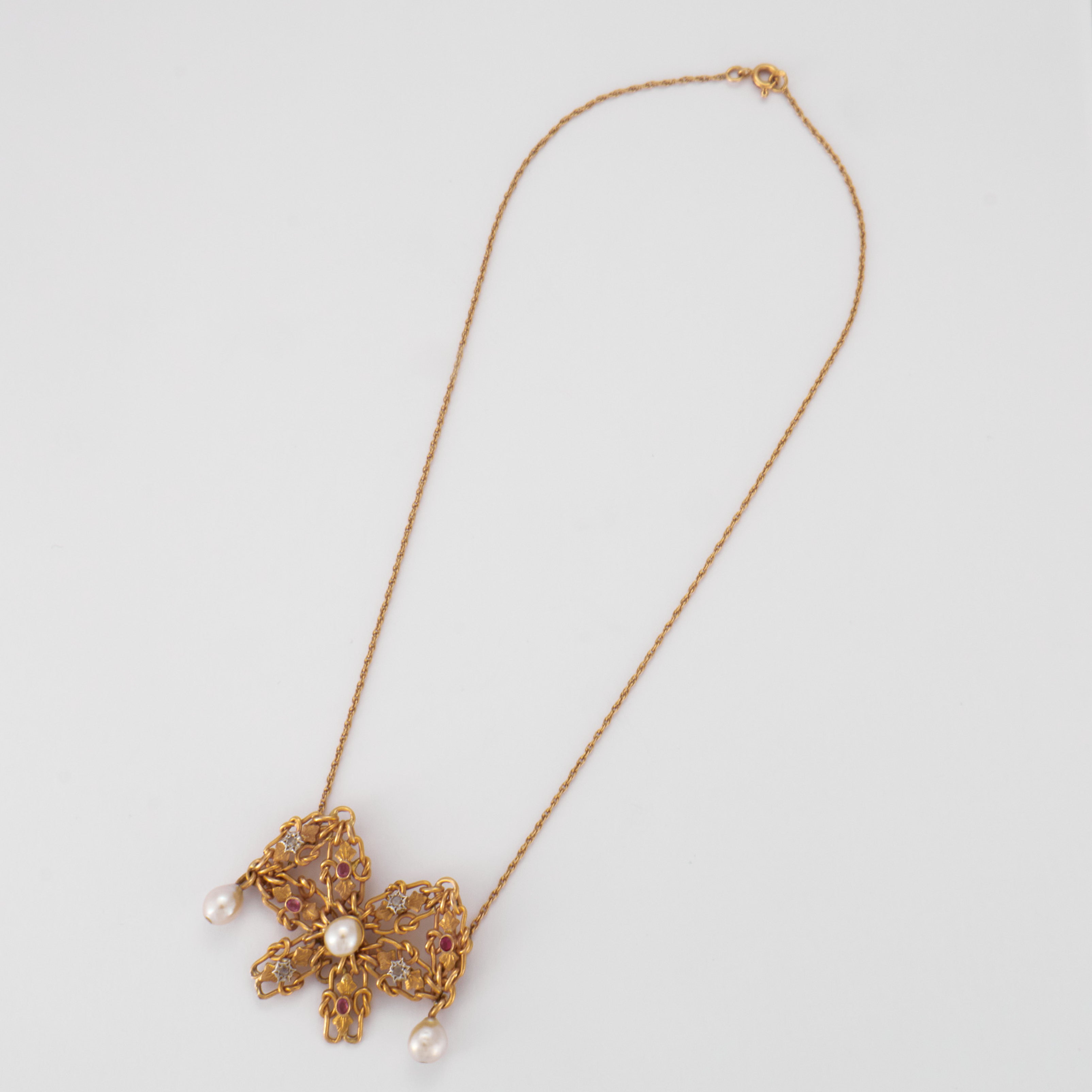 Collier Noeud en or perles, diamants et rubis
