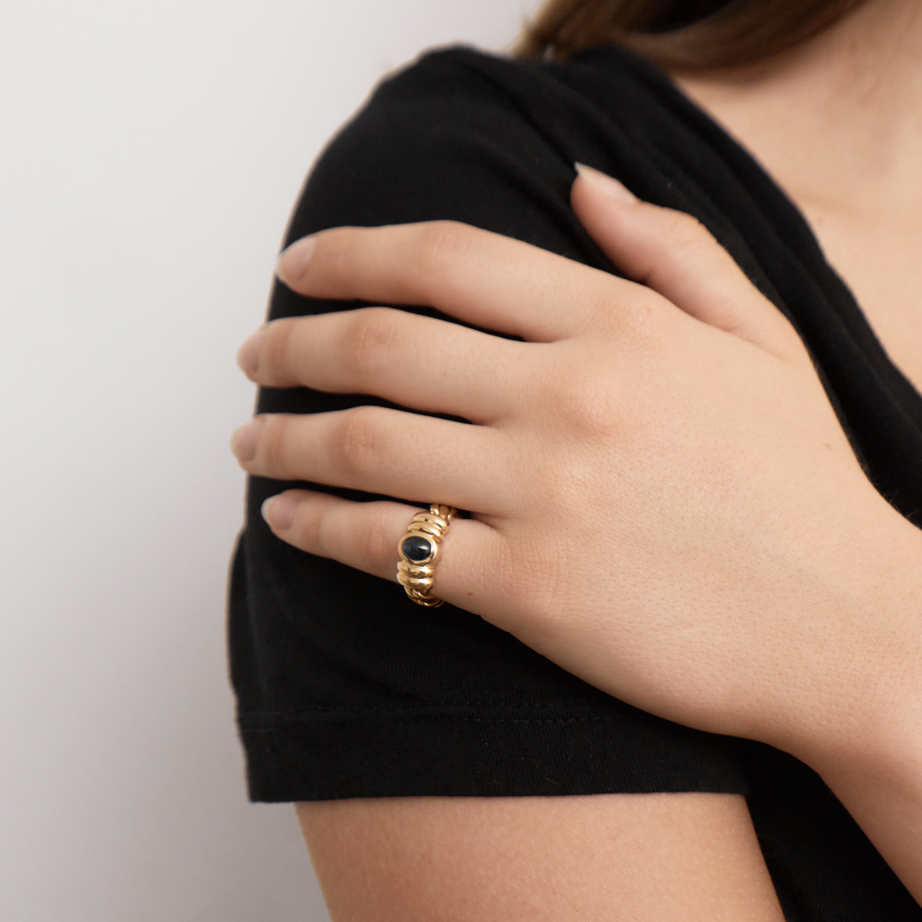 Bague "chaîne" or jaune et saphir.