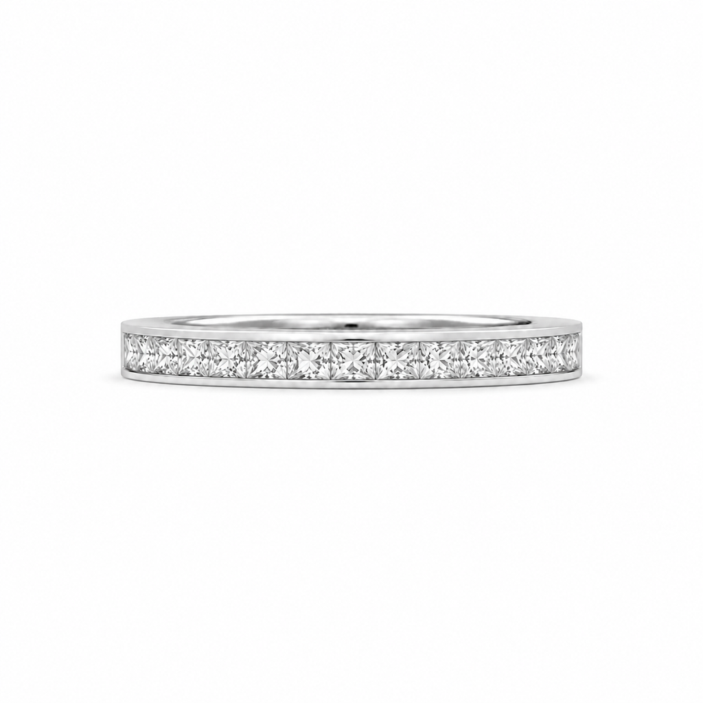 Alliance diamants princesses tour complet 3 carats en or blanc.