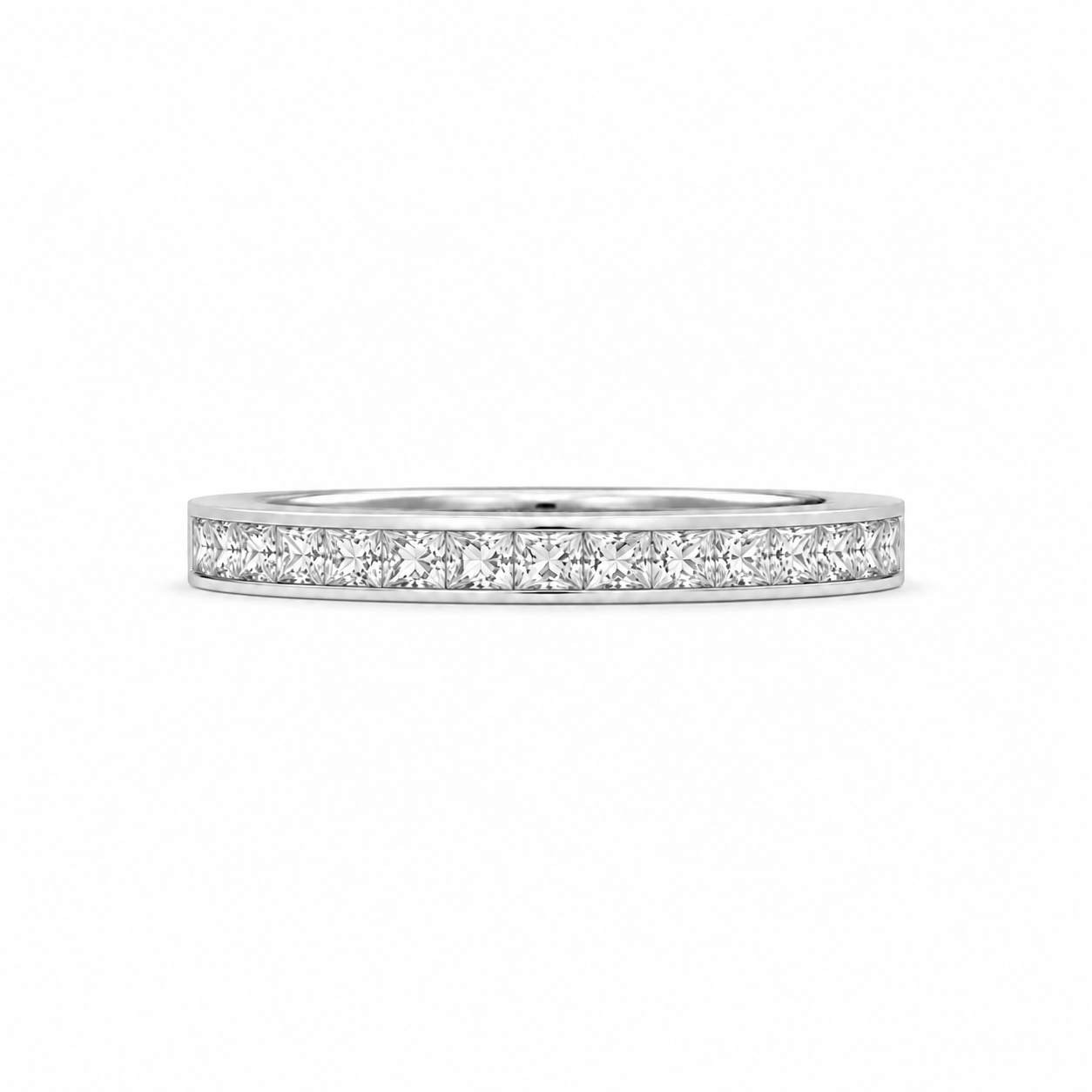 Alliance diamants princesses tour complet 3 carats en or blanc.