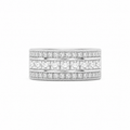 Bague demie alliance diamants princesses en or blanc.